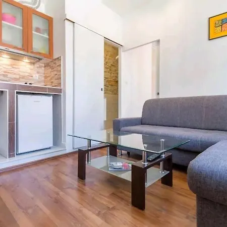 아파트 Arena View From The *